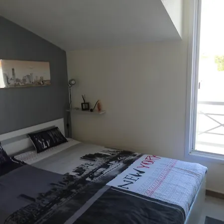 Charmante Maison A 400m De La Des Demoiselles Avec Veranda Et Cour Close - Fr-1-323-367 Holiday home *