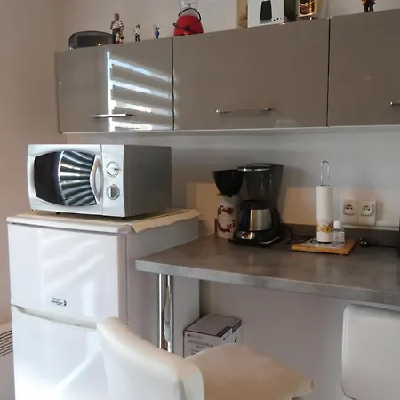 Hébergement de vacances Charmante Maison A 400m De La Des Demoiselles Avec Veranda Et Cour Close - Fr-1-323-367 *